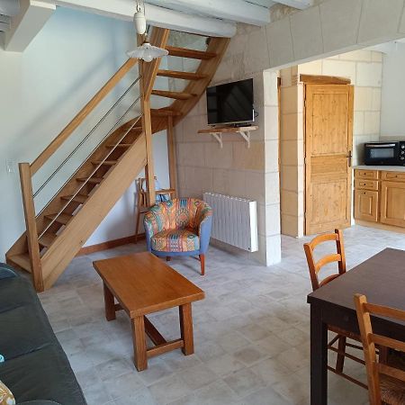 Gite De La Grand Maison Le Noyer Seigy Eksteriør bilde